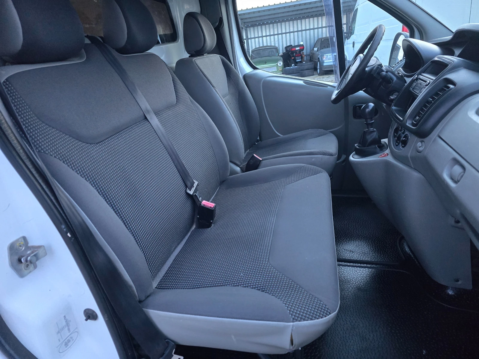 Opel Vivaro 2.0CDTI KLIMA - изображение 9