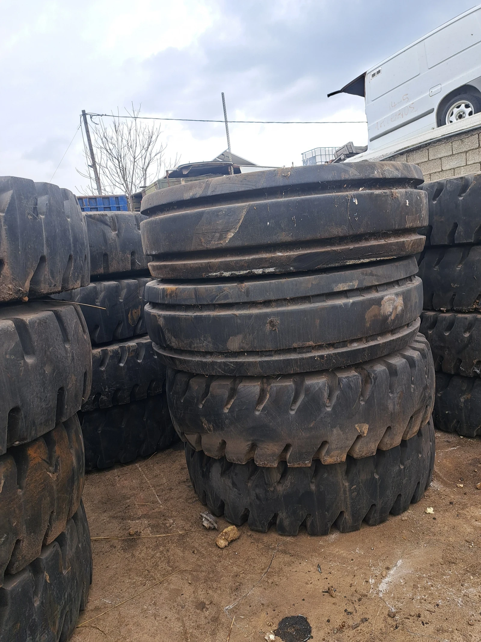 Друг вид Български Гуми, снимка 6 - Селскостопанска техника - 53910189