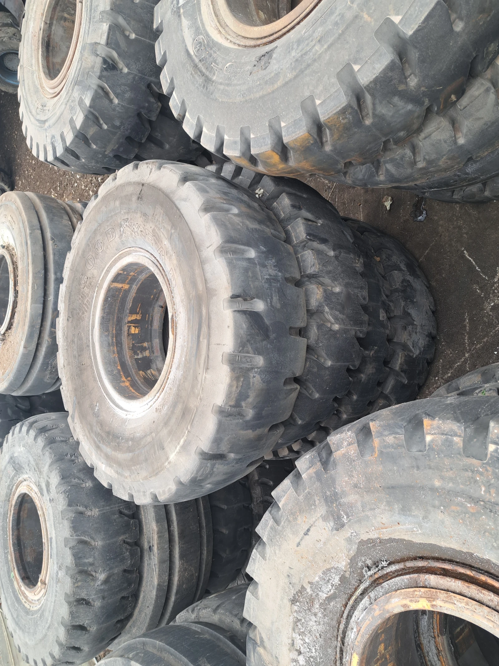 Друг вид Български Гуми, снимка 3 - Селскостопанска техника - 53910189