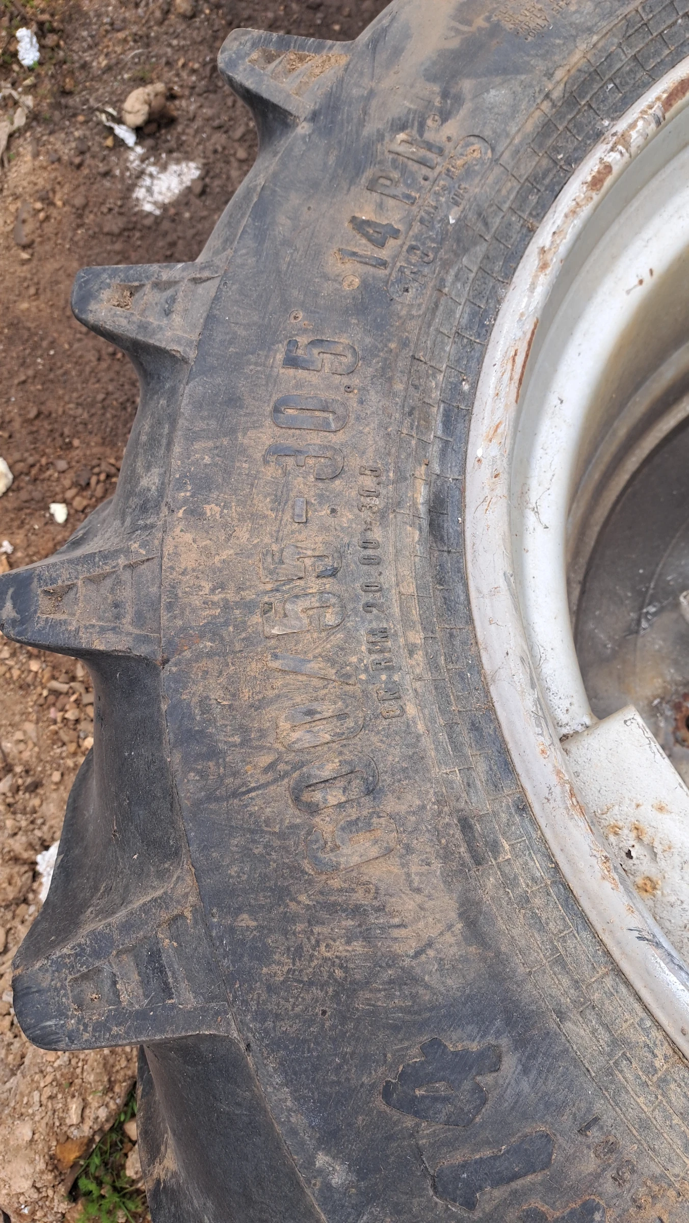 Друг вид Български Гуми, снимка 7 - Селскостопанска техника - 53910189