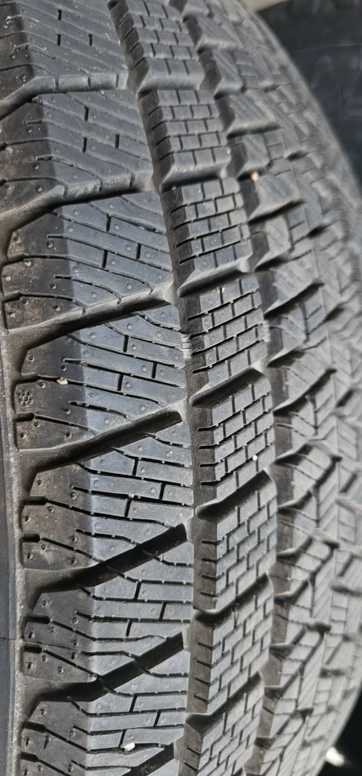 Гуми Зимни 215/55R18, снимка 7 - Гуми и джанти - 48113000