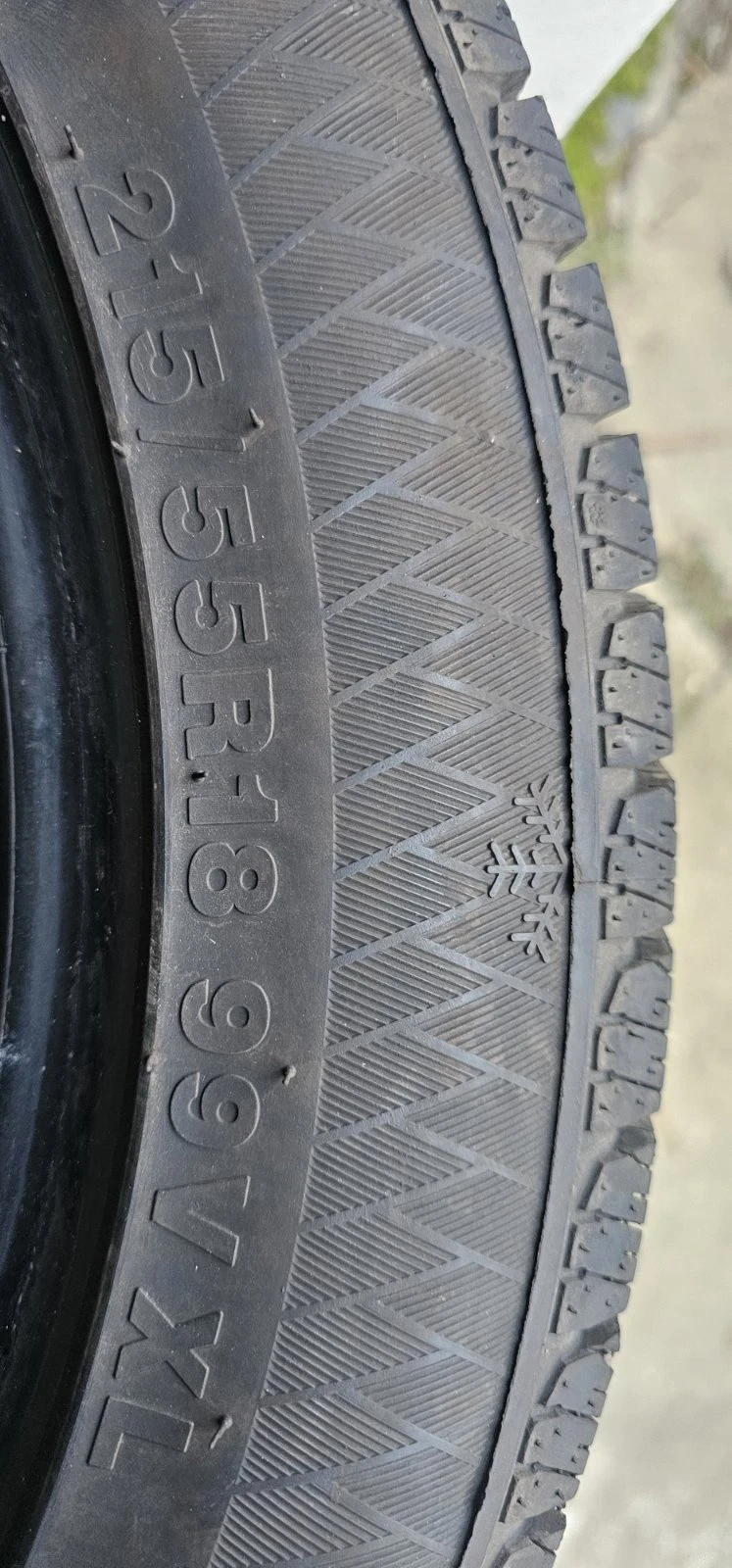 Гуми Зимни 215/55R18, снимка 1 - Гуми и джанти - 48113000