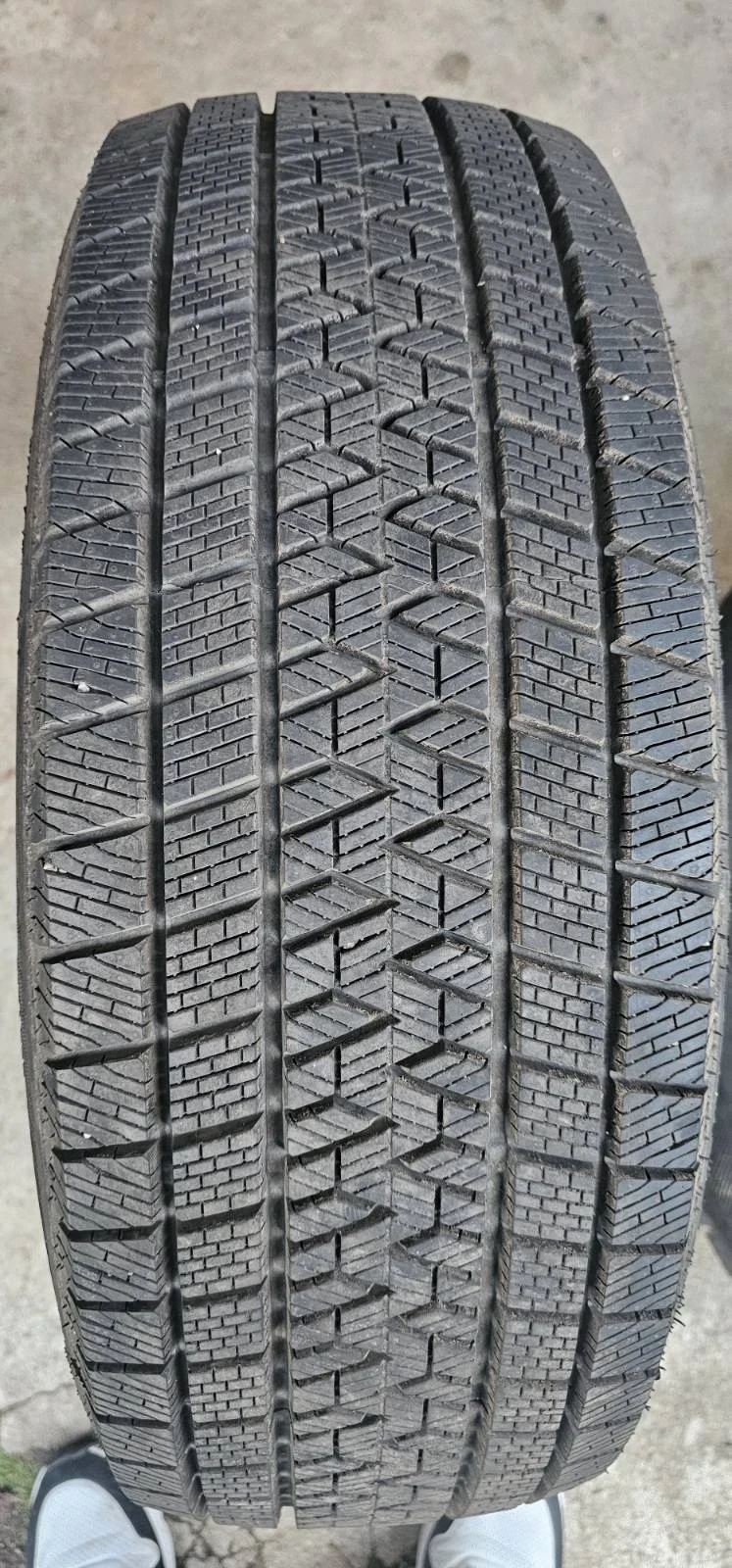 Гуми Зимни 215/55R18, снимка 2 - Гуми и джанти - 48113000