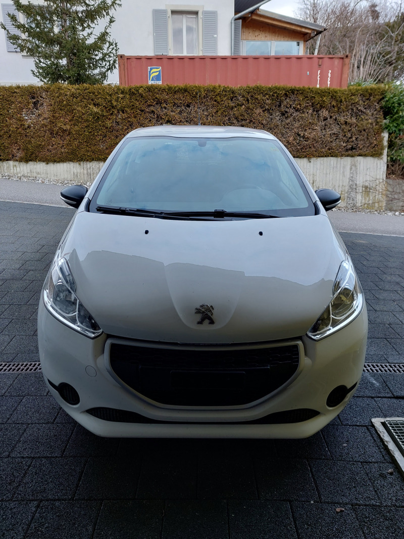 Peugeot 208 лимузина , снимка 1 - Автомобили и джипове - 46463164