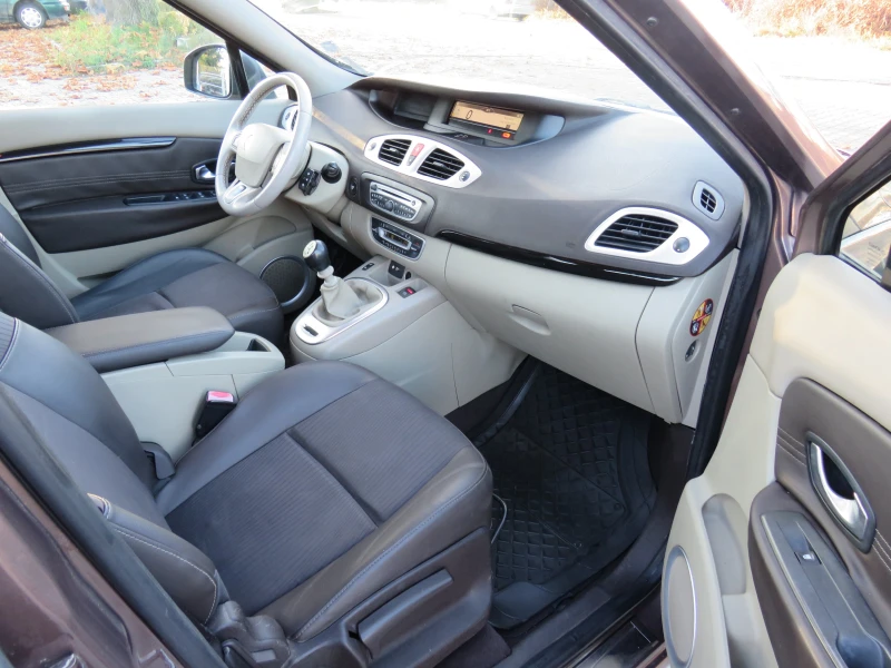 Renault Scenic * * * 7-местен 1.9DIESEL РЕГИСТРИРАН* * * , снимка 12 - Автомобили и джипове - 48893323