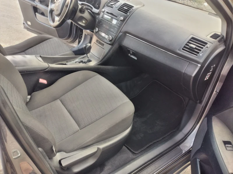 Toyota Avensis 2.0 D автоматик, снимка 9 - Автомобили и джипове - 51369422
