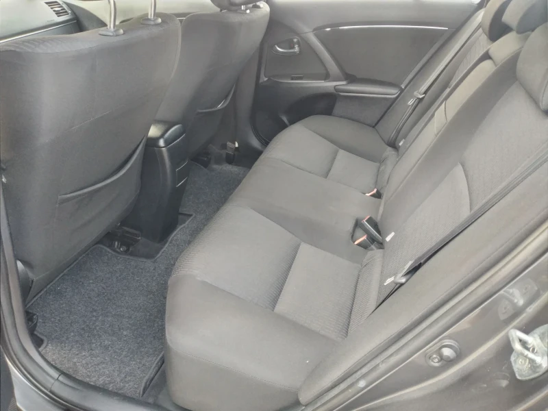 Toyota Avensis 2.0 D автоматик, снимка 6 - Автомобили и джипове - 51369422