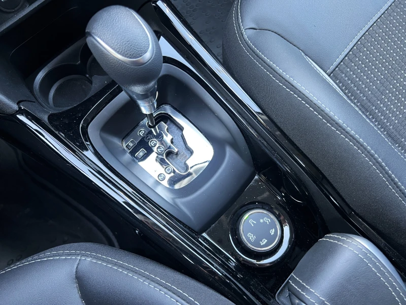 Peugeot 2008 ALLURE 1.2 PURETECH/CAMERA/CRUISE CONTROL/, снимка 16 - Автомобили и джипове - 52847671