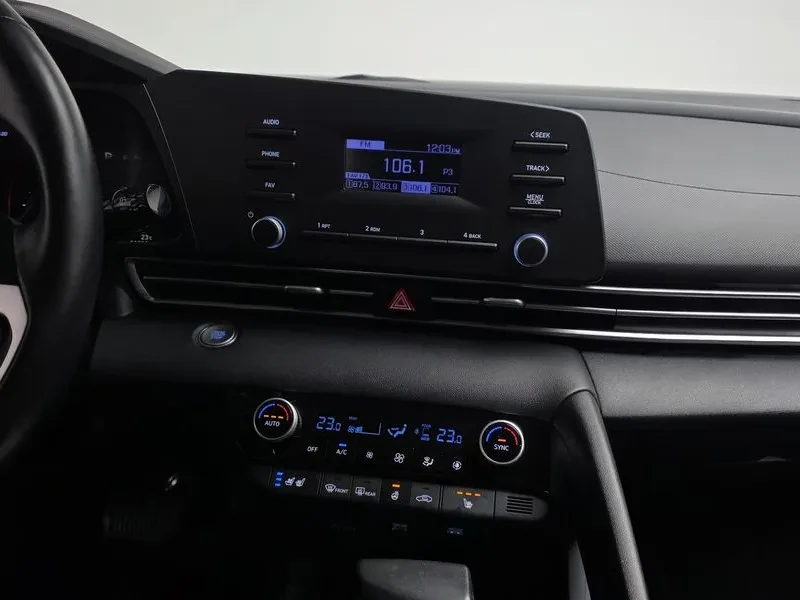 Hyundai Elantra 1.6 Modern, снимка 13 - Автомобили и джипове - 56719633