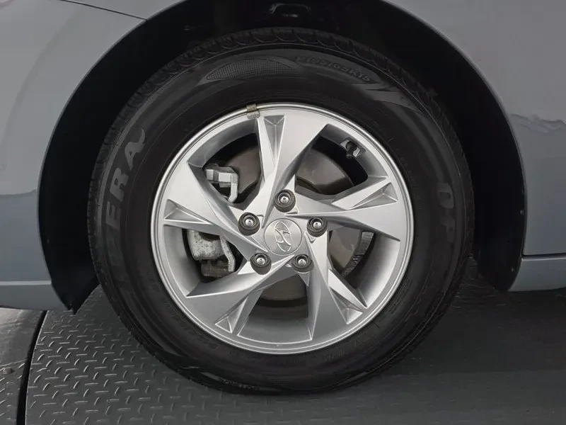 Hyundai Elantra 1.6 Modern, снимка 4 - Автомобили и джипове - 56719633