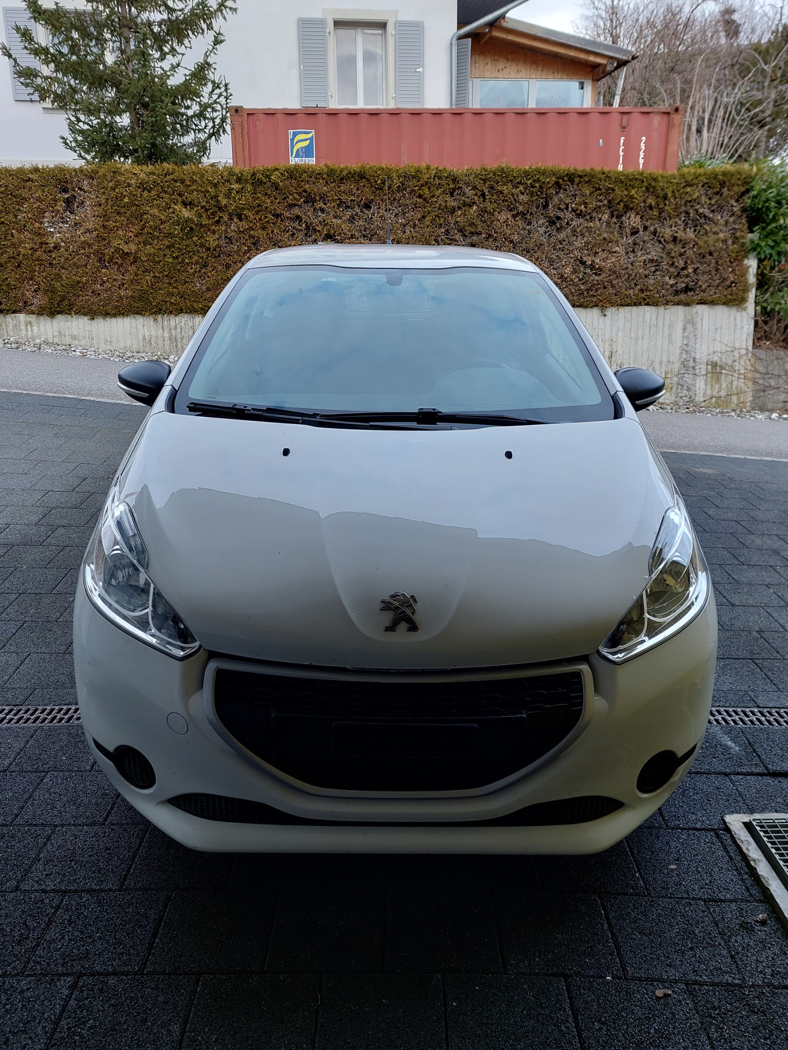 Peugeot 208 лимузина  - изображение 1