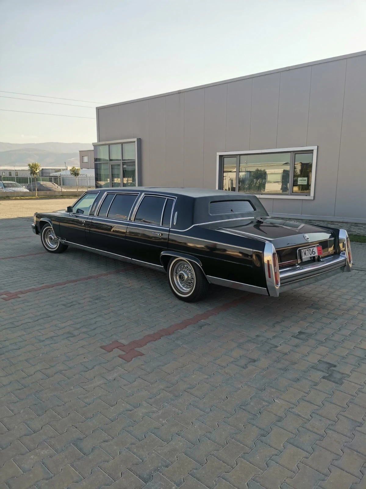 Cadillac Brougham Limousine  - изображение 3