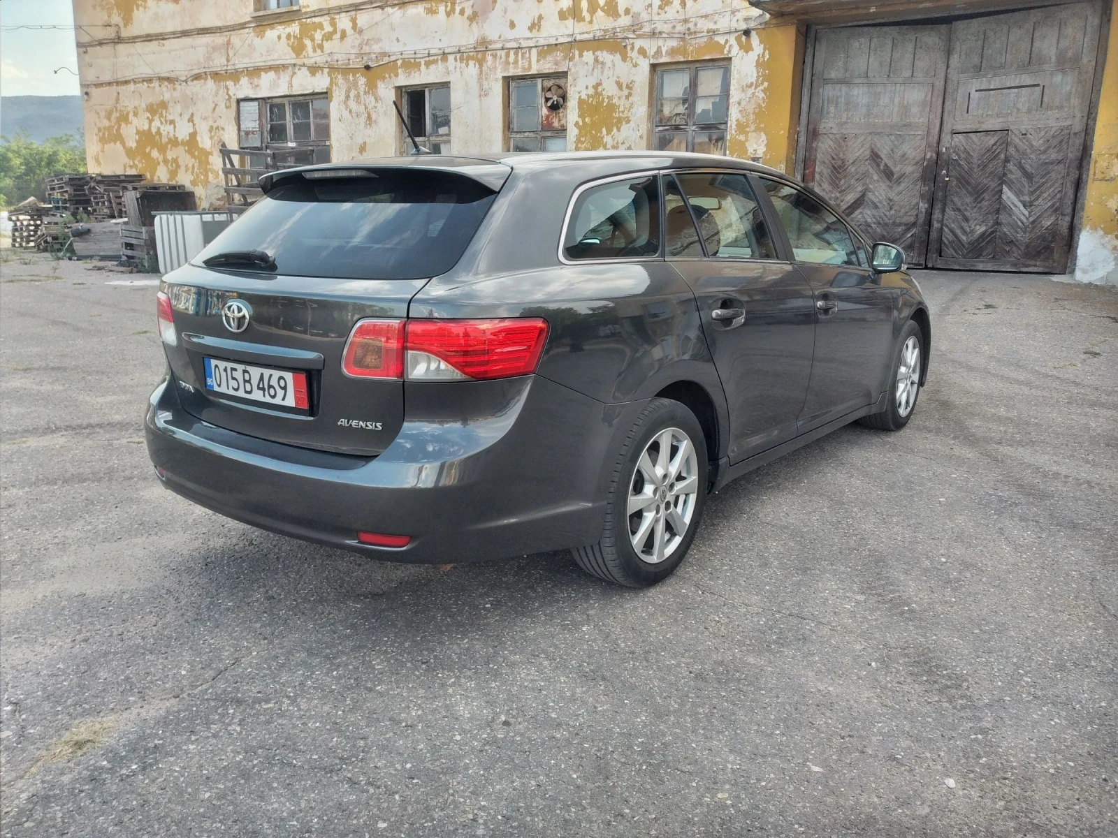Toyota Avensis 2.0 D автоматик - изображение 4