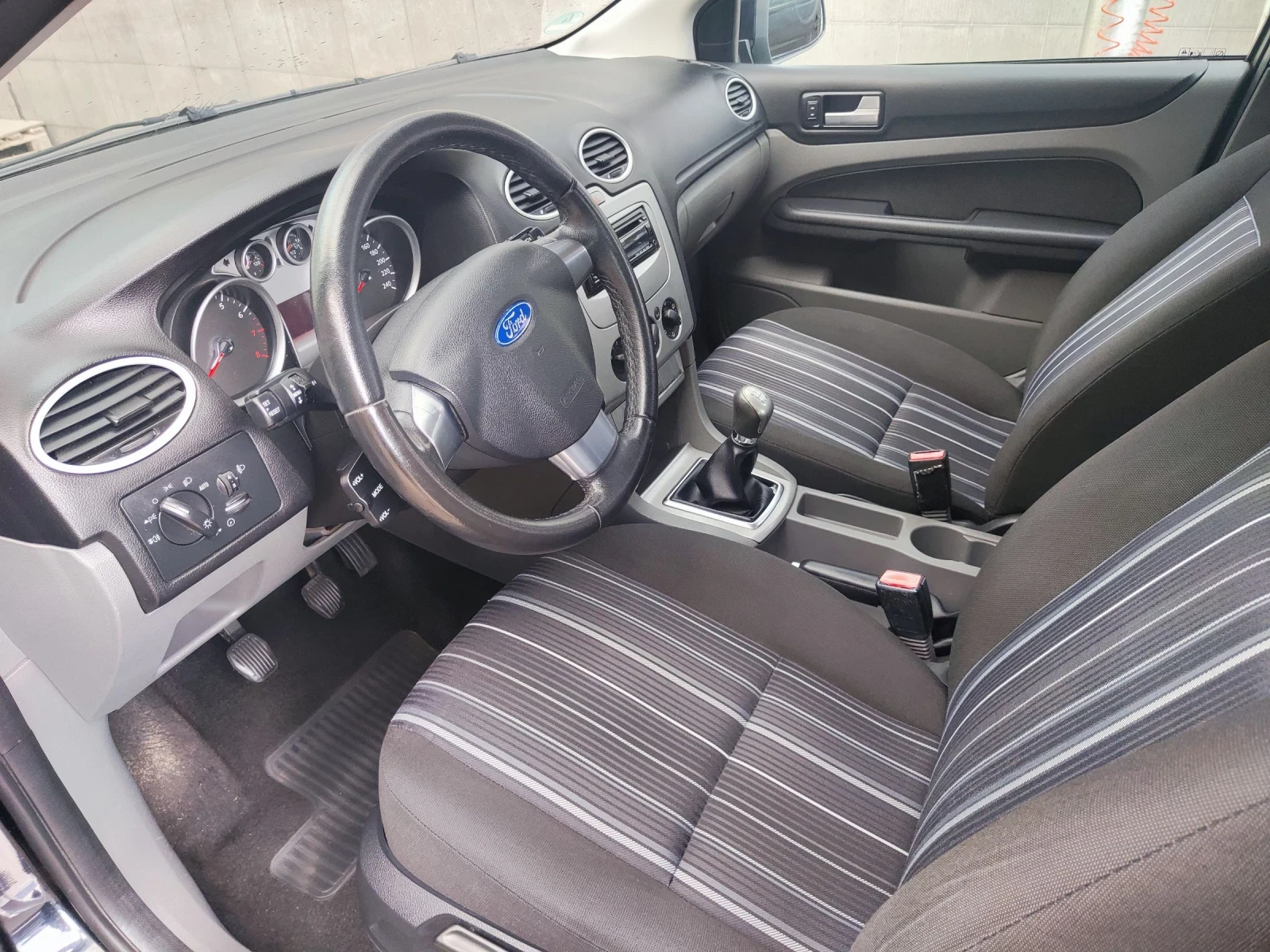 Ford Focus 1.6 i | Mobile.bg — изображение 10