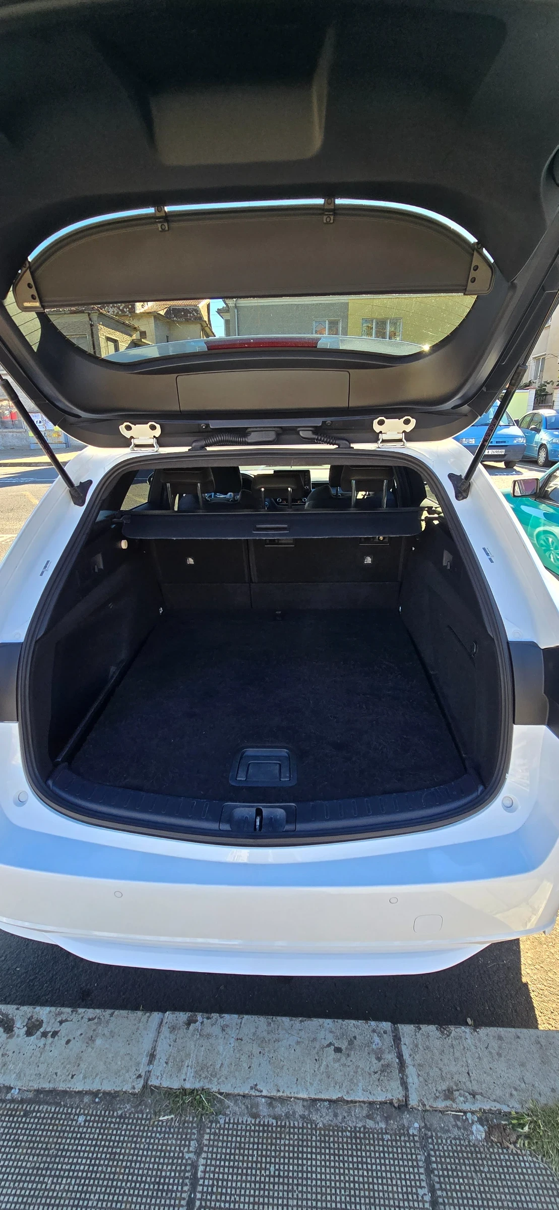 Toyota Corolla TS 2.0 - изображение 6