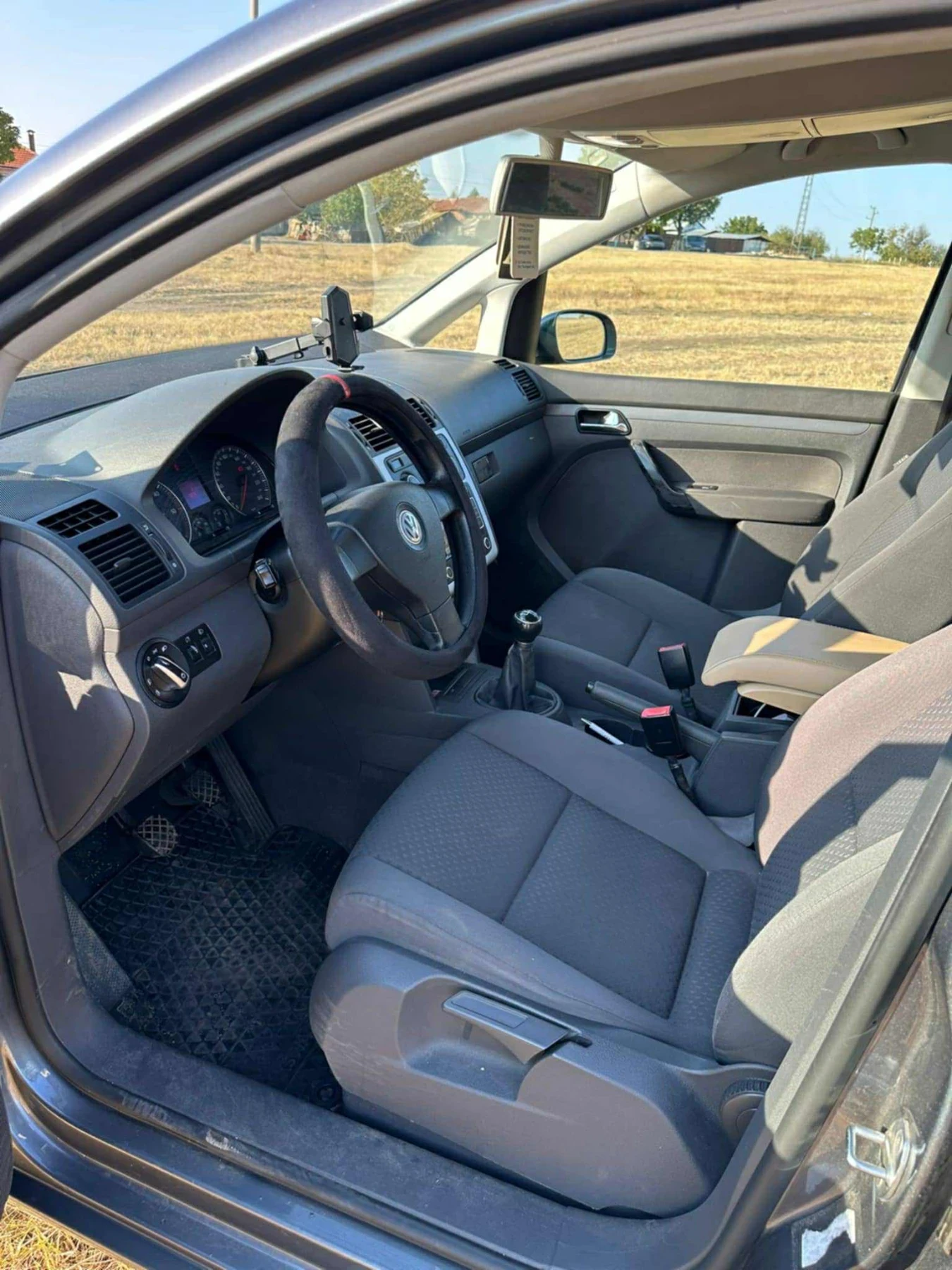 VW Touran, снимка 6 - Автомобили и джипове - 54013723