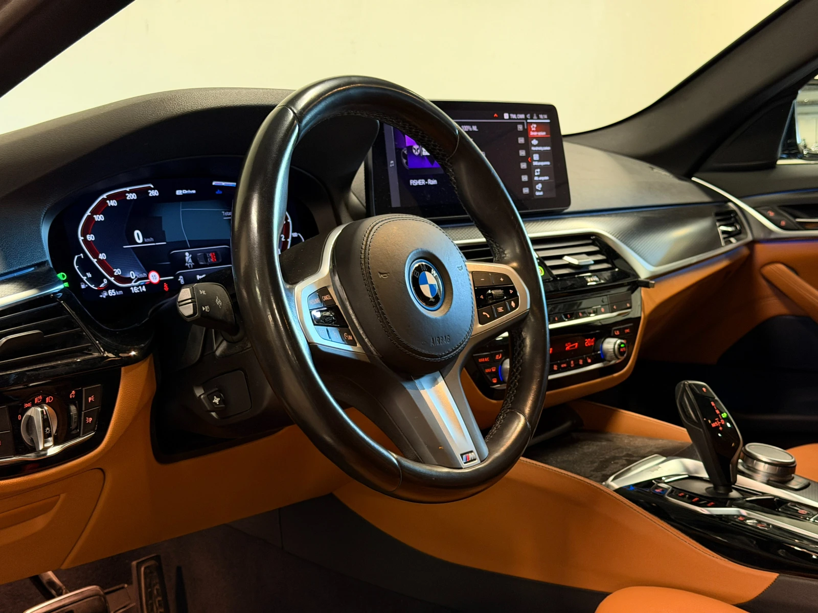 BMW 530E Touring 530e M-Pack, снимка 11 - Автомобили и джипове - 54427506