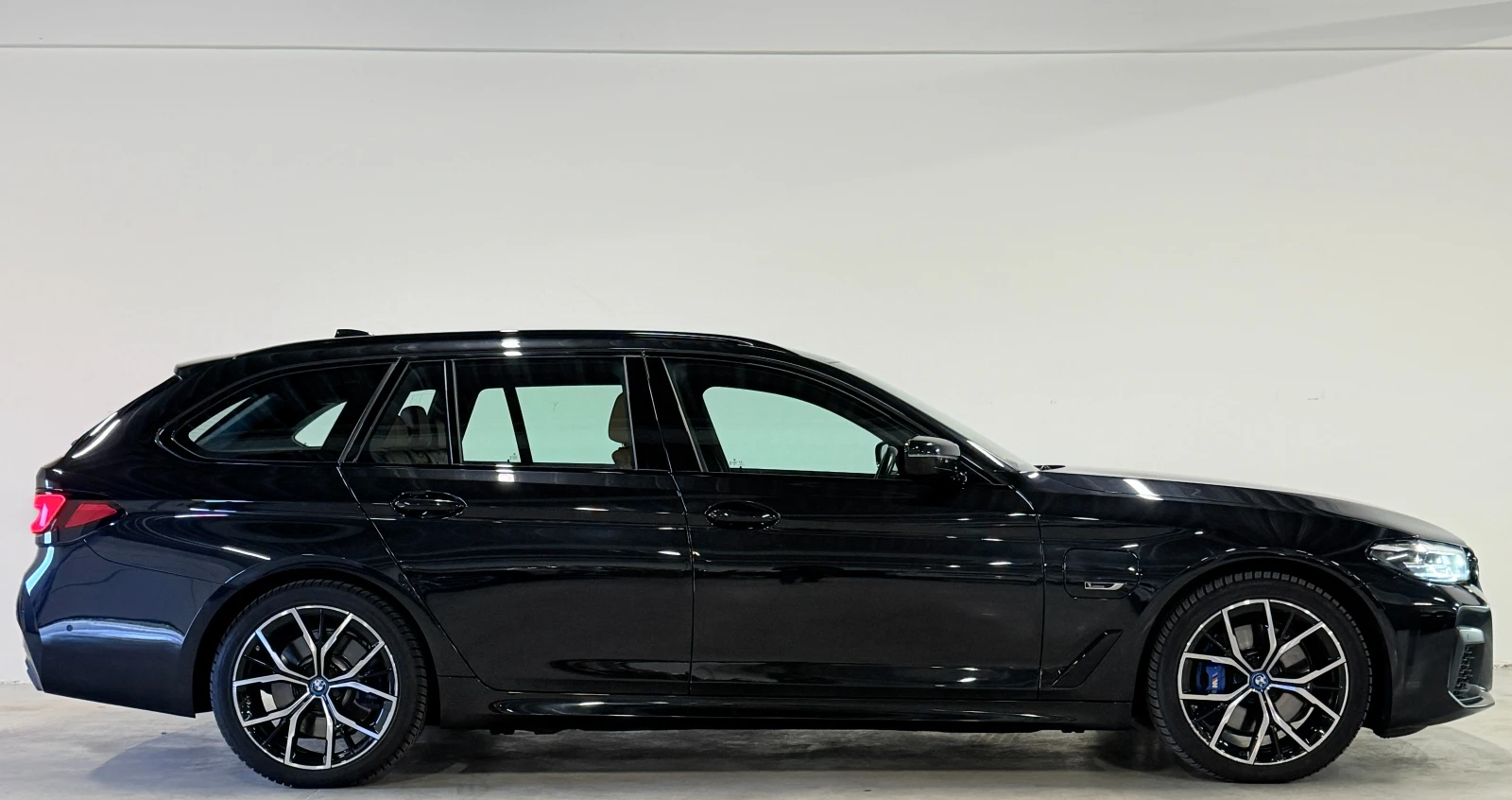 BMW 530E Touring 530e M-Pack, снимка 4 - Автомобили и джипове - 54427506
