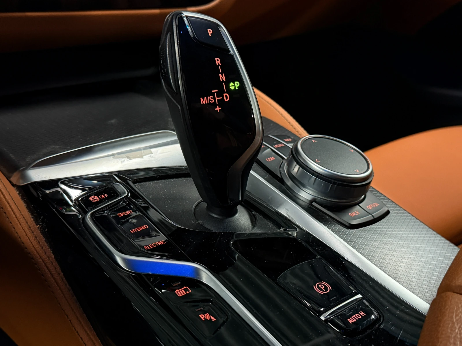 BMW 530E Touring 530e M-Pack, снимка 14 - Автомобили и джипове - 54427506