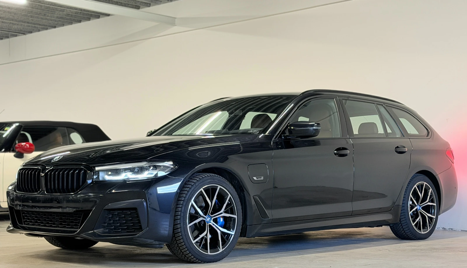 BMW 530E Touring 530e M-Pack, снимка 2 - Автомобили и джипове - 54427506