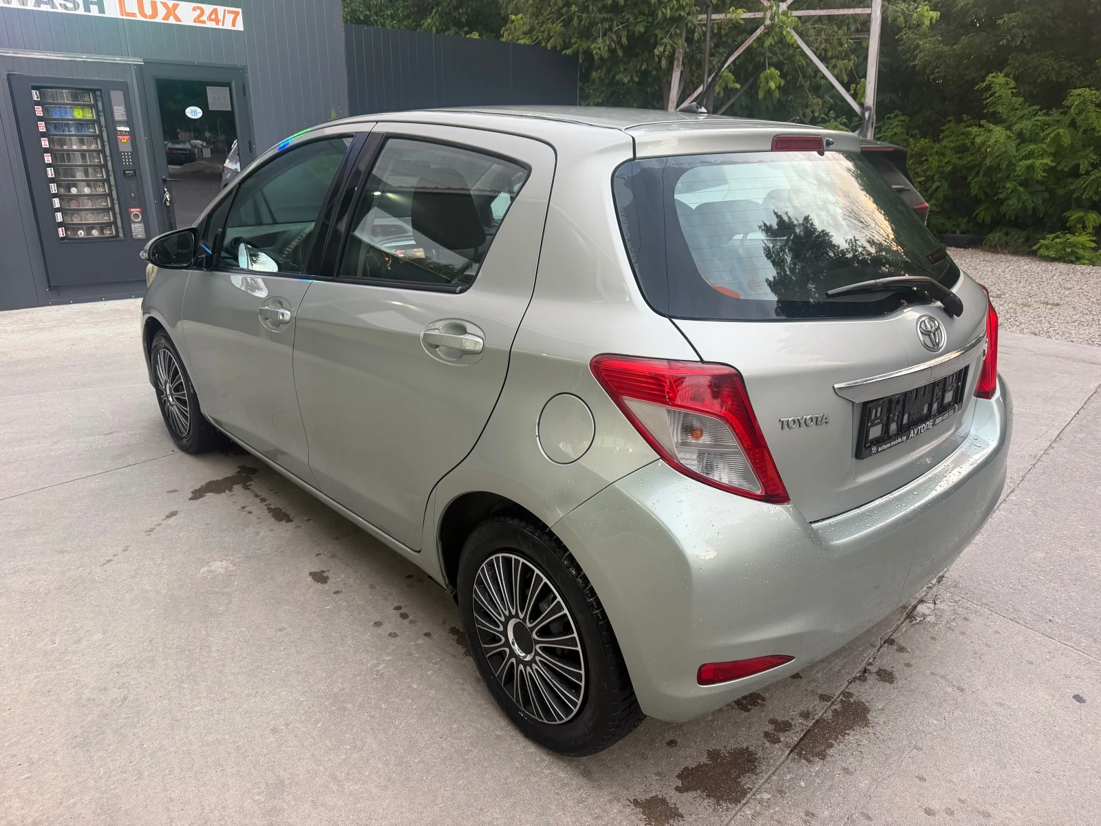 Toyota Yaris 1.3БЕНЗИН 2011г, снимка 7 - Автомобили и джипове - 55287991