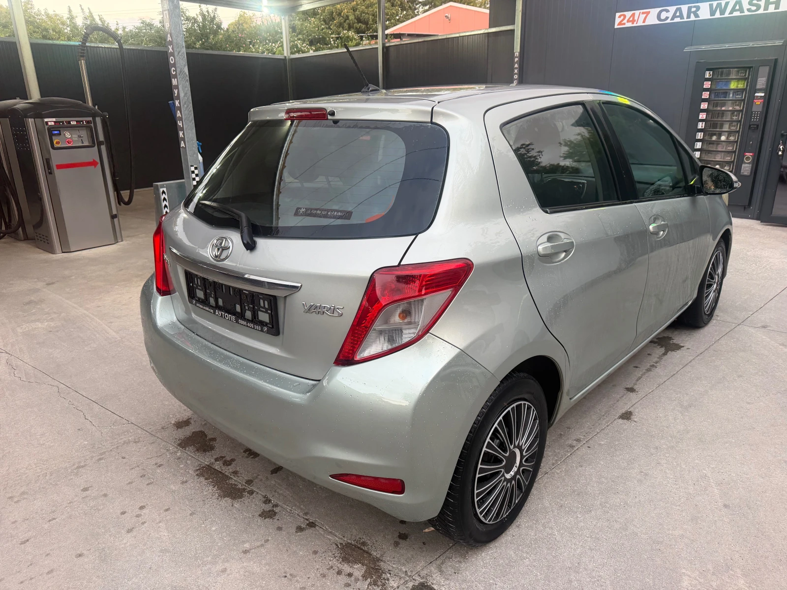 Toyota Yaris 1.3БЕНЗИН 2011г, снимка 5 - Автомобили и джипове - 55287991