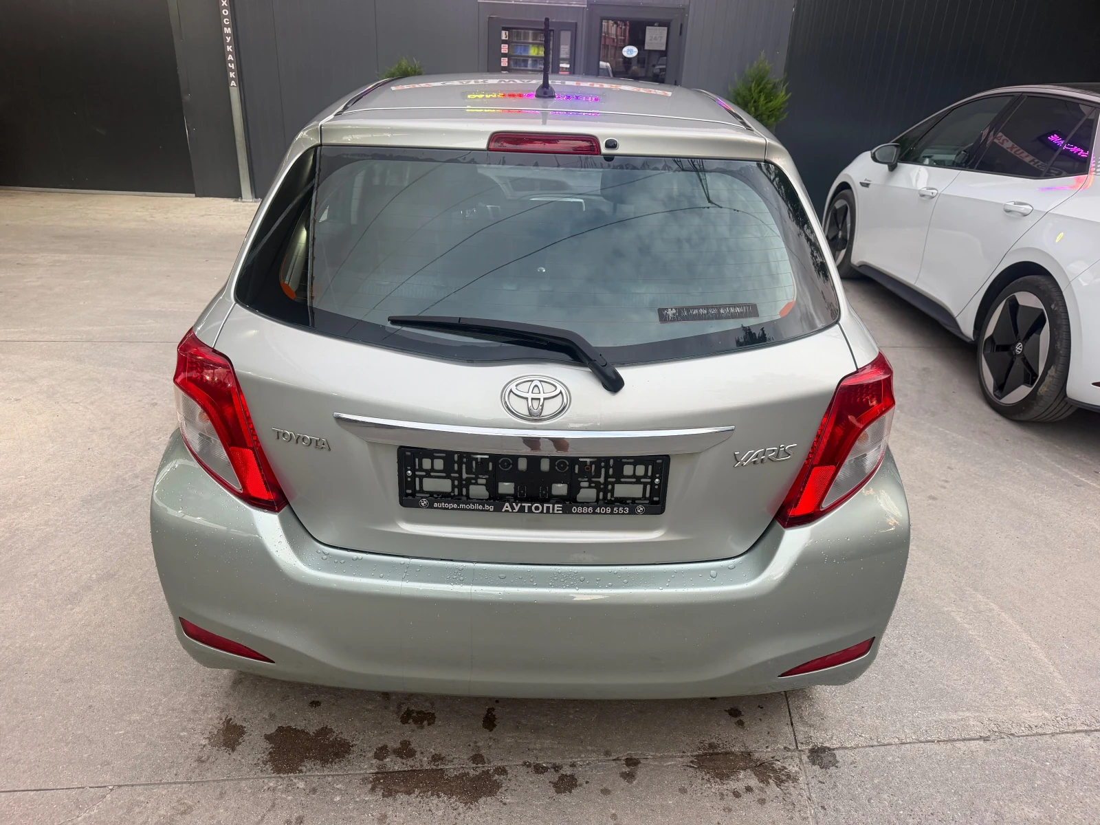 Toyota Yaris 1.3БЕНЗИН 2011г, снимка 14 - Автомобили и джипове - 55287991