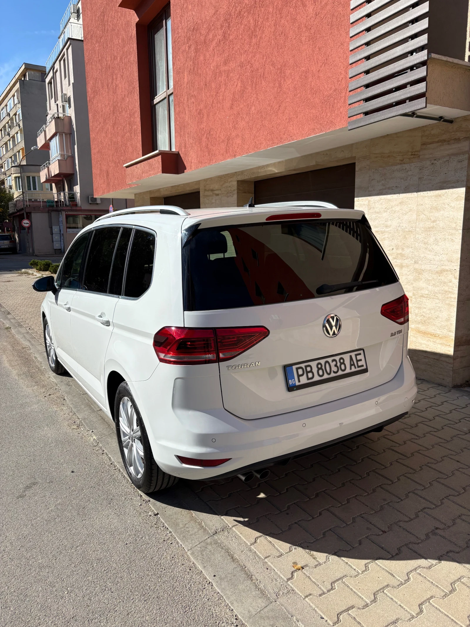 VW Touran Advance, снимка 3 - Автомобили и джипове - 56390018