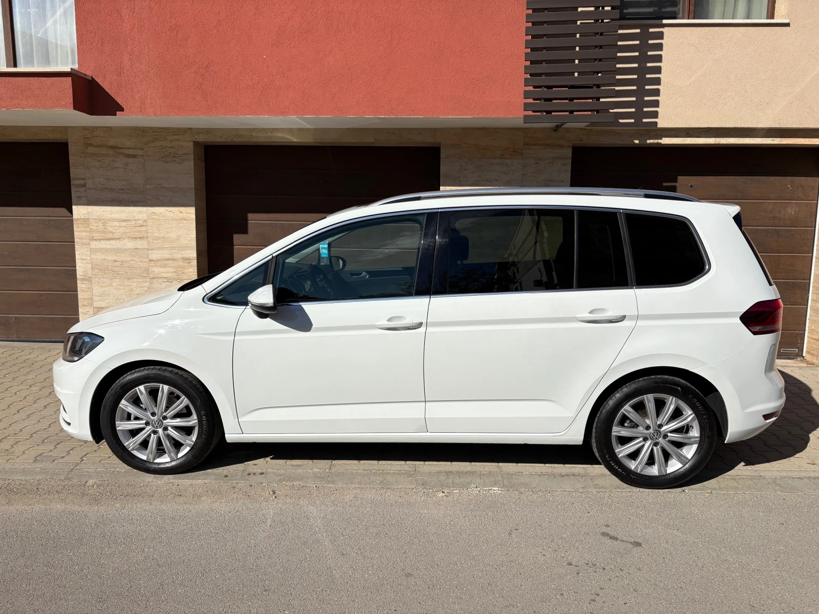 VW Touran Advance, снимка 2 - Автомобили и джипове - 56390018