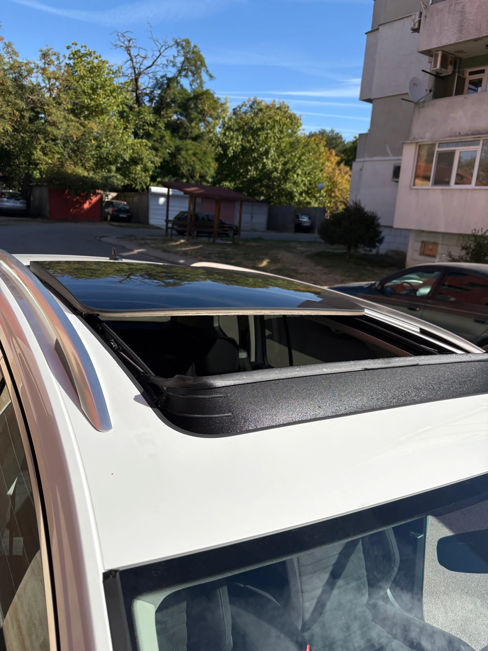 VW Touran Advance, снимка 16 - Автомобили и джипове - 56390018