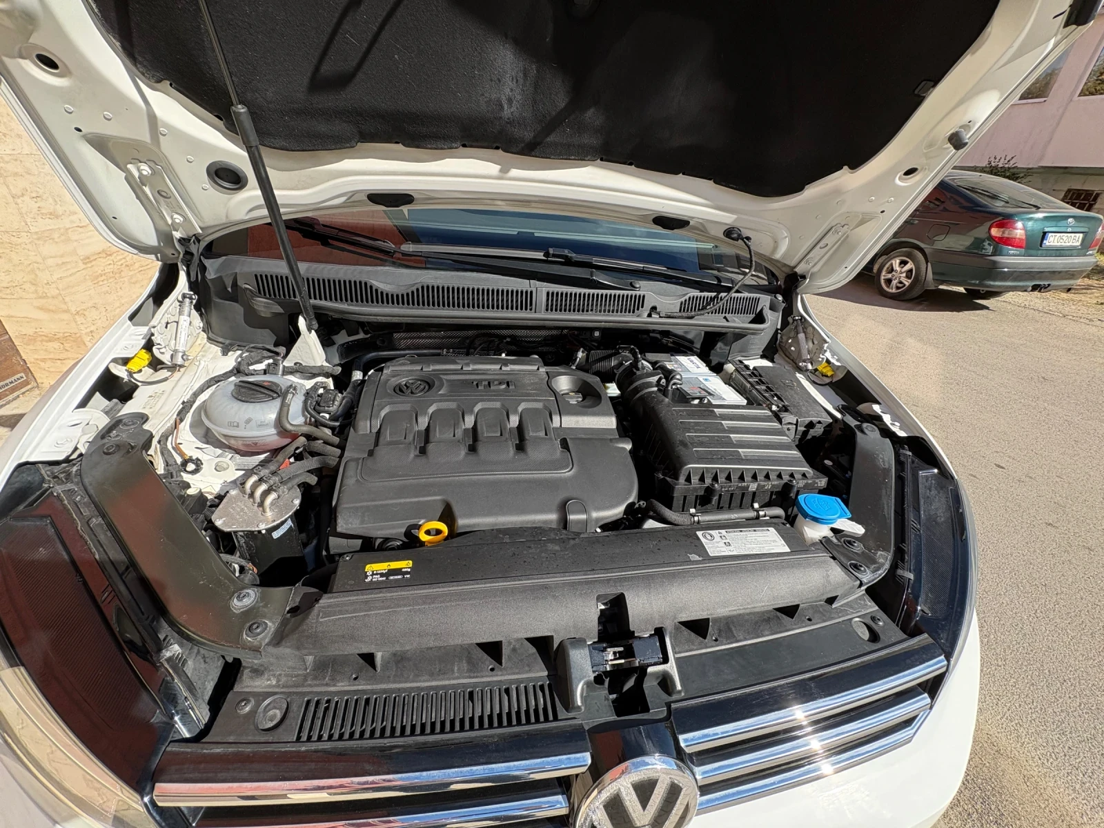 VW Touran Advance, снимка 10 - Автомобили и джипове - 56390018