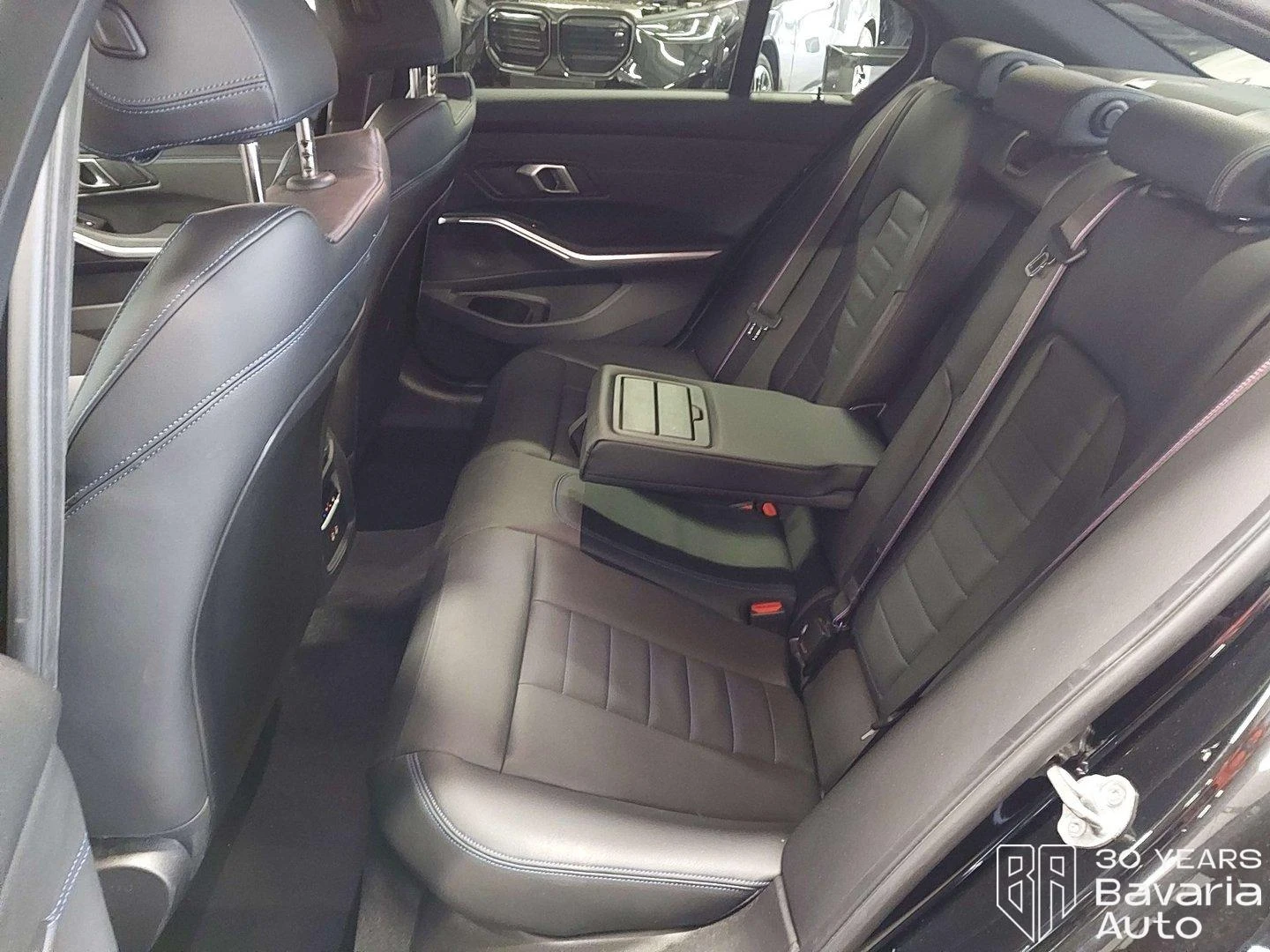 BMW 330 i xDrive Sportautomatic, снимка 8 - Автомобили и джипове - 56505722