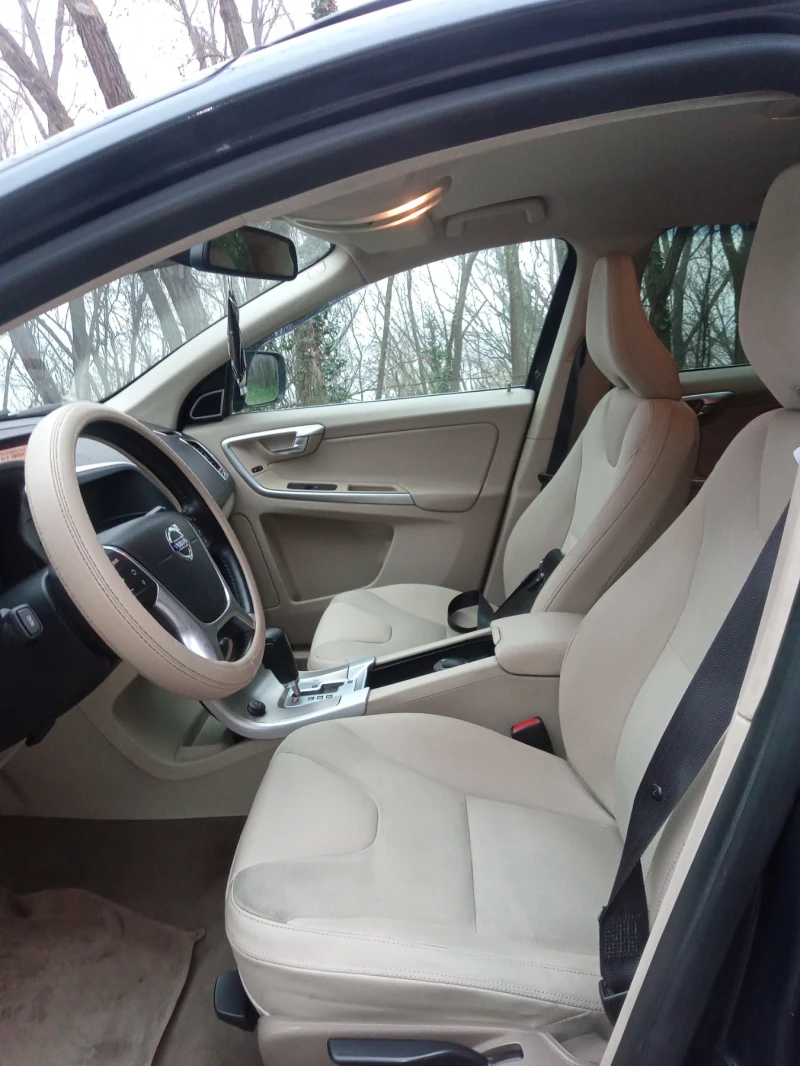 Volvo XC60 2.4 D4 4x4, снимка 3 - Автомобили и джипове - 52078609