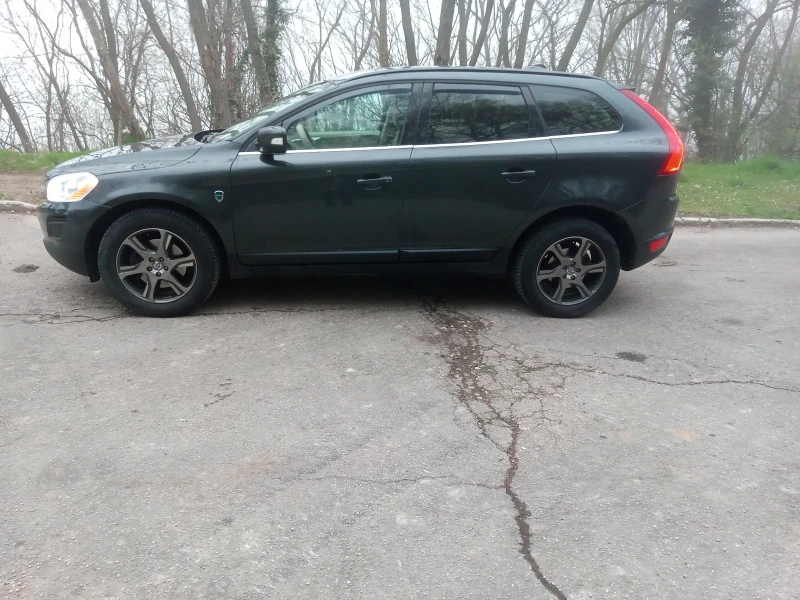 Volvo XC60 2.4 D4 4x4, снимка 4 - Автомобили и джипове - 52078609