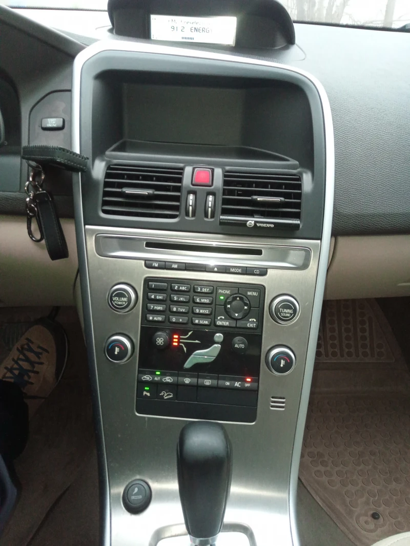 Volvo XC60 2.4 D4 4x4, снимка 9 - Автомобили и джипове - 52078609