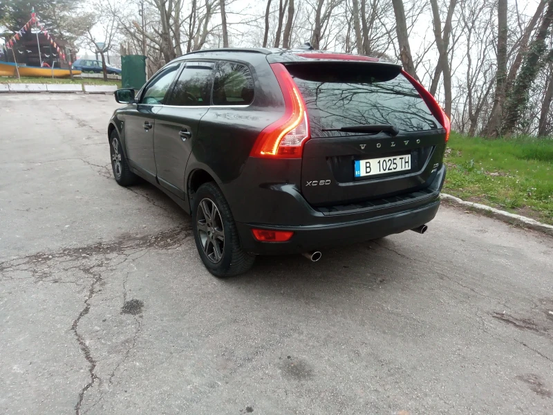 Volvo XC60 2.4 D4 4x4, снимка 2 - Автомобили и джипове - 52078609
