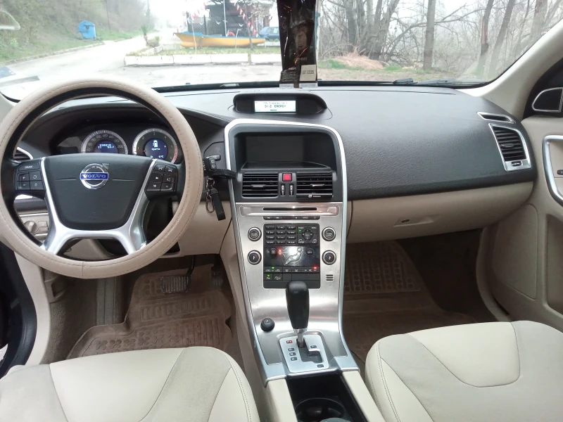 Volvo XC60 2.4 D4 4x4, снимка 8 - Автомобили и джипове - 52078609