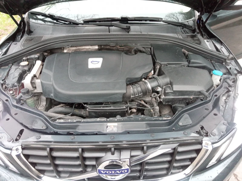 Volvo XC60 2.4 D4 4x4, снимка 10 - Автомобили и джипове - 52078609