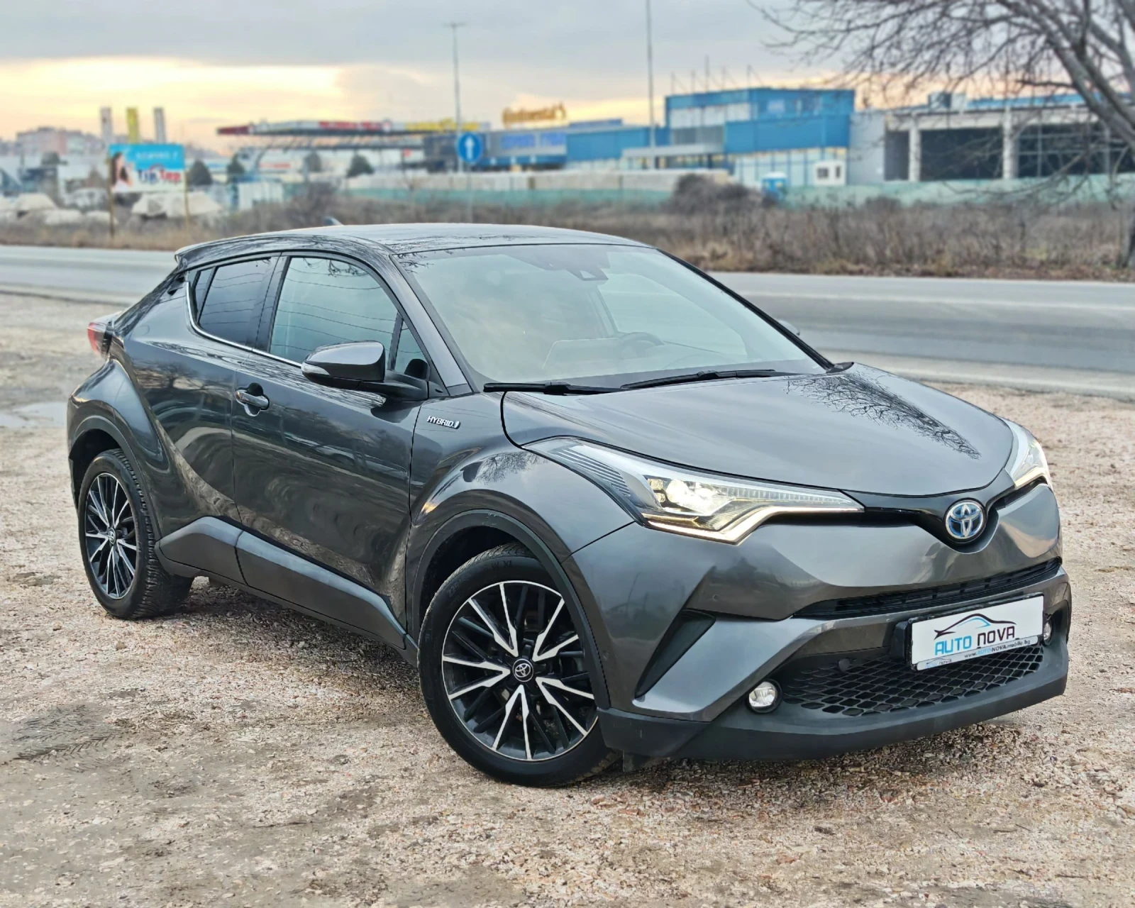 Toyota C-HR 1.8 ХИБРИД 122 К.С. LOUNGE! ВСИЧКИ ЕКСТРИ! НОВА!, снимка 1