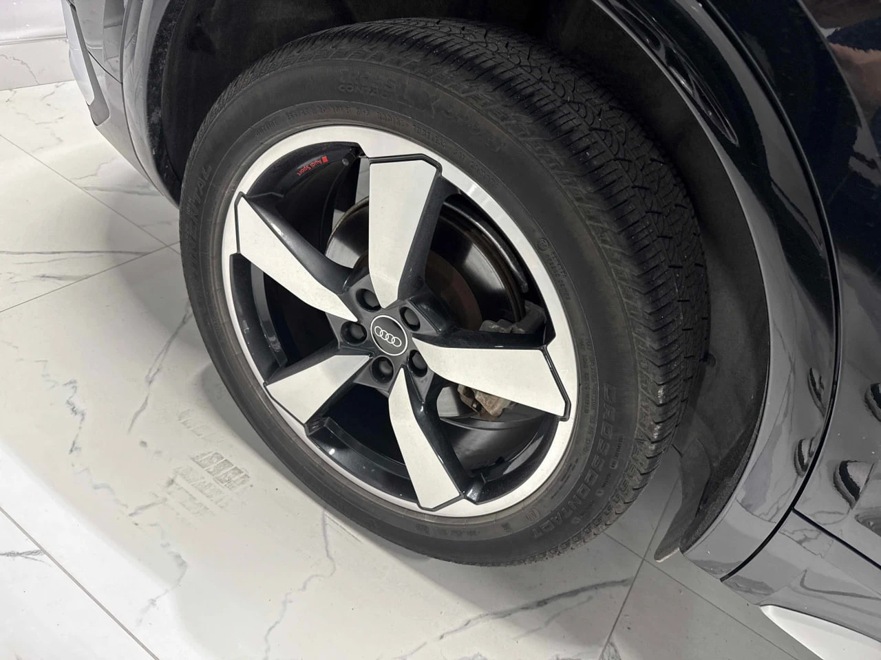 Audi Q5 * АВТО КРЕДИТ* ЦЕНА ДО БГ * СЕРВИЗНА ИСТОРИЯ *  - изображение 9