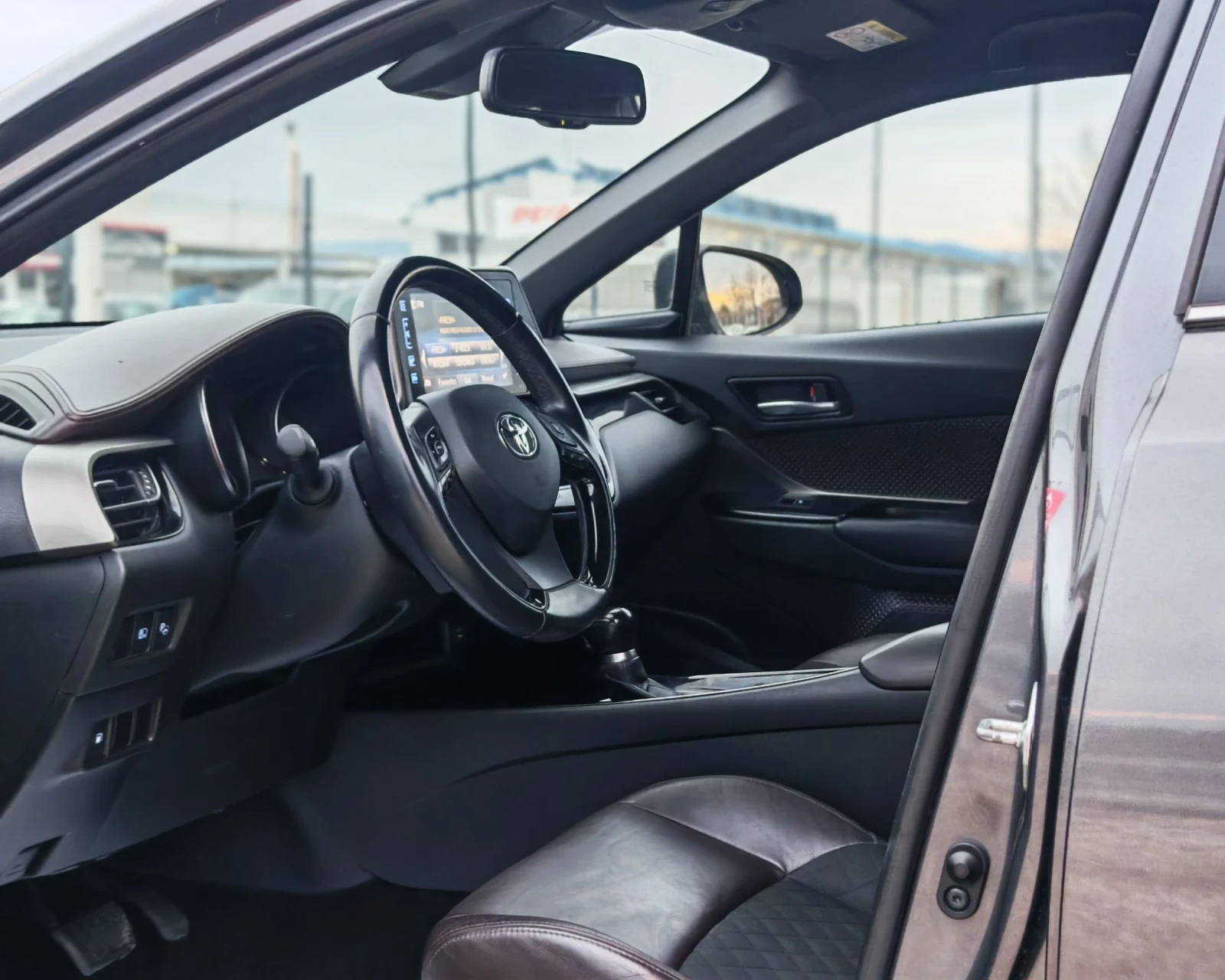 Toyota C-HR 1.8 ХИБРИД 122 К.С. LOUNGE! ВСИЧКИ ЕКСТРИ! НОВА! - изображение 8