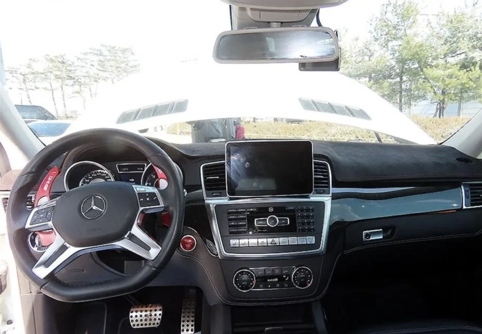 Mercedes-Benz ML 63 AMG ОБДУХВАНЕ/МАСАЖ/360 КАМЕРИ/ПАНОРАМА/FULL, снимка 7 - Автомобили и джипове - 54124395