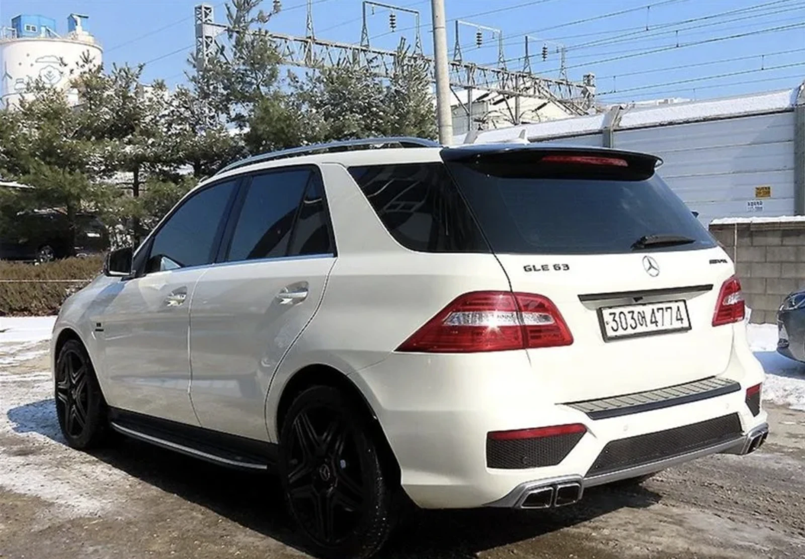 Mercedes-Benz ML 63 AMG ОБДУХВАНЕ/МАСАЖ/360 КАМЕРИ/ПАНОРАМА/FULL, снимка 3 - Автомобили и джипове - 54124395