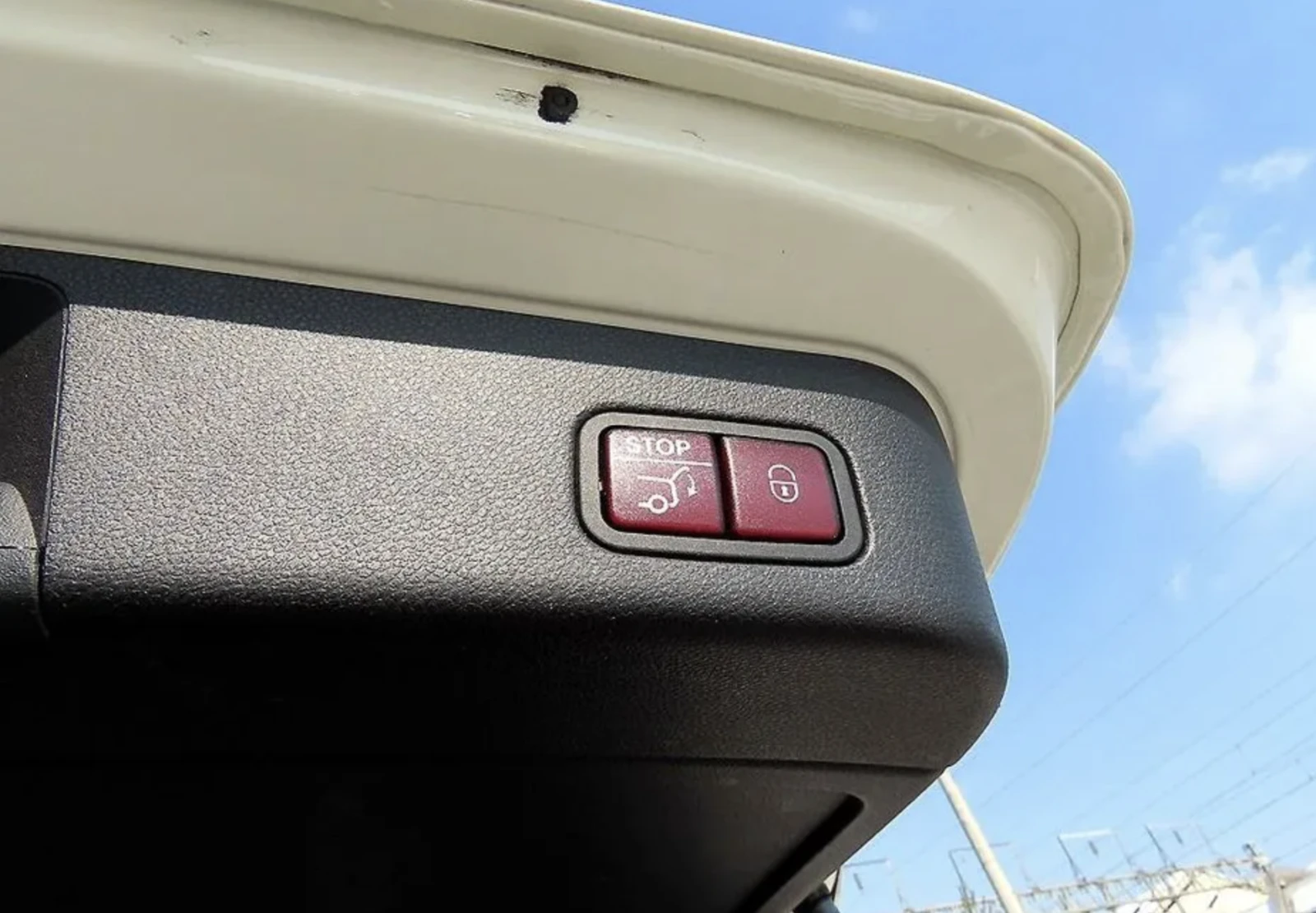 Mercedes-Benz ML 63 AMG ОБДУХВАНЕ/МАСАЖ/360 КАМЕРИ/ПАНОРАМА/FULL, снимка 15 - Автомобили и джипове - 54124395