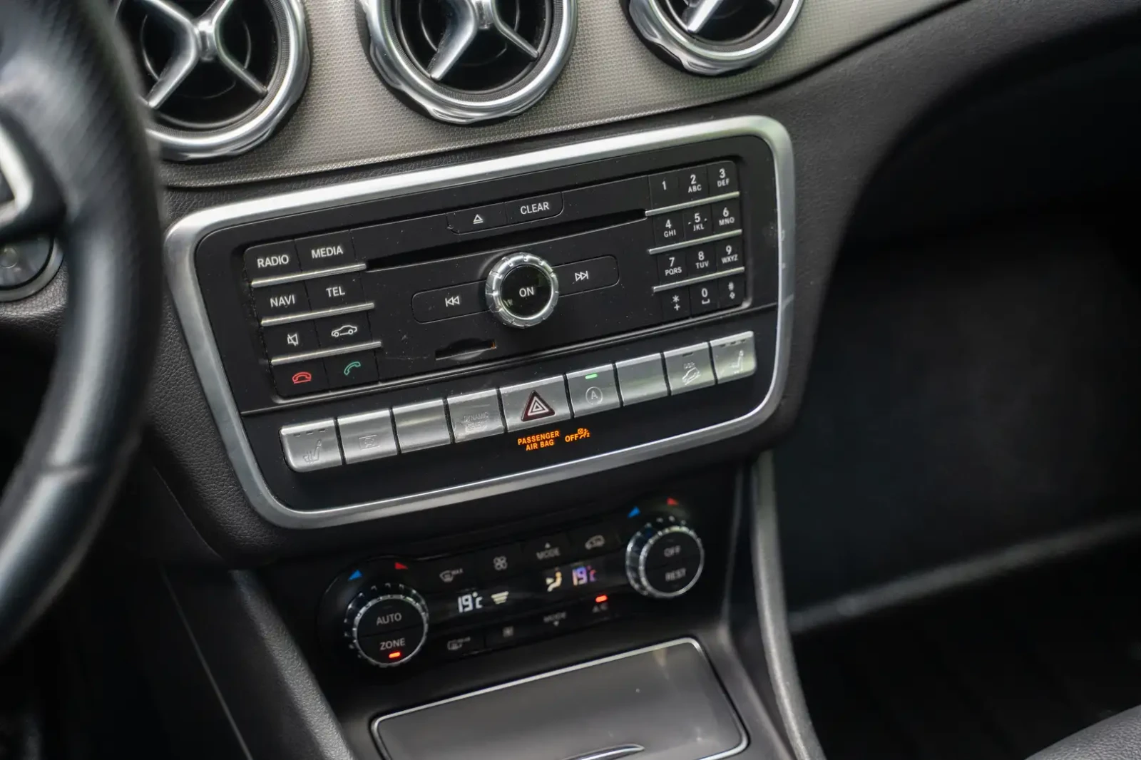 Mercedes-Benz GLA 250 4MATIC| CarPlay| No Accidents| Реална цена до БГ!, снимка 9 - Автомобили и джипове - 54734023