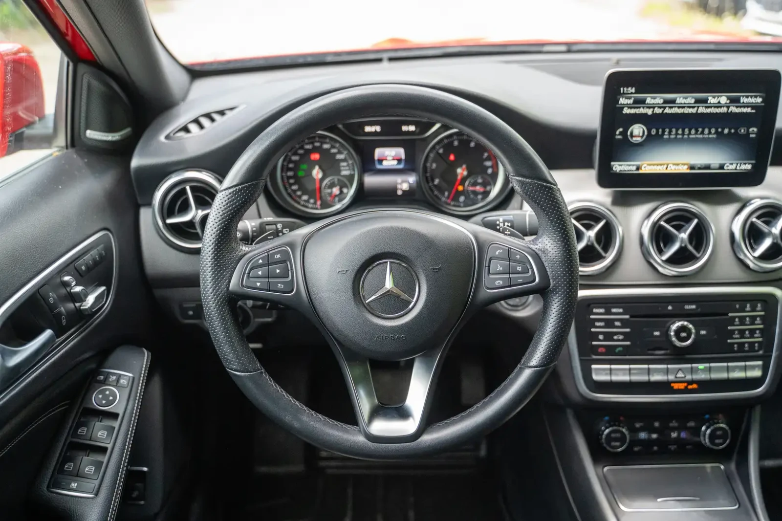 Mercedes-Benz GLA 250 4MATIC| CarPlay| No Accidents| Реална цена до БГ!, снимка 8 - Автомобили и джипове - 54734023