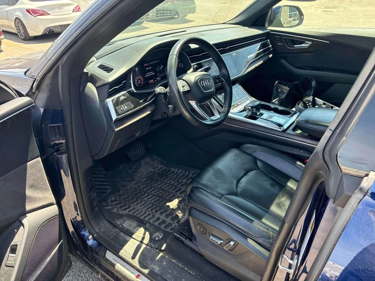 Audi Q8 * Technik * ДИСТРОНИК * 360 * ОБДУХВАНЕ, снимка 5 - Автомобили и джипове - 54756138