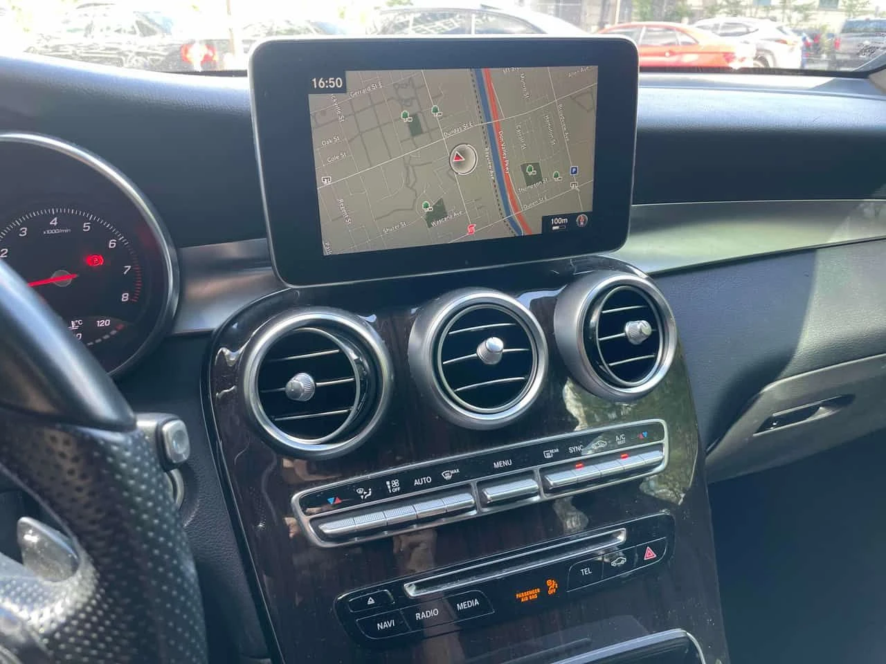 Mercedes-Benz GLC 300 * ГЛАВНО ПРЕДСТАВИТЕЛСТВО НА MERCEDES* , снимка 11 - Автомобили и джипове - 54891071