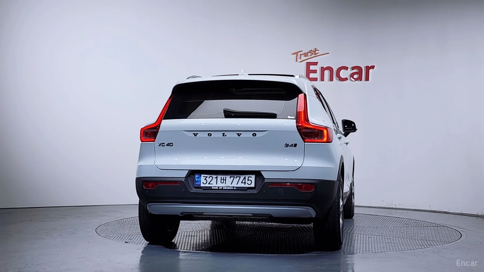 Volvo XC40 * B4* LED* ПАНО* 360* KEYLESS* Camera* ПОДГРЕВ* , снимка 4 - Автомобили и джипове - 55585584
