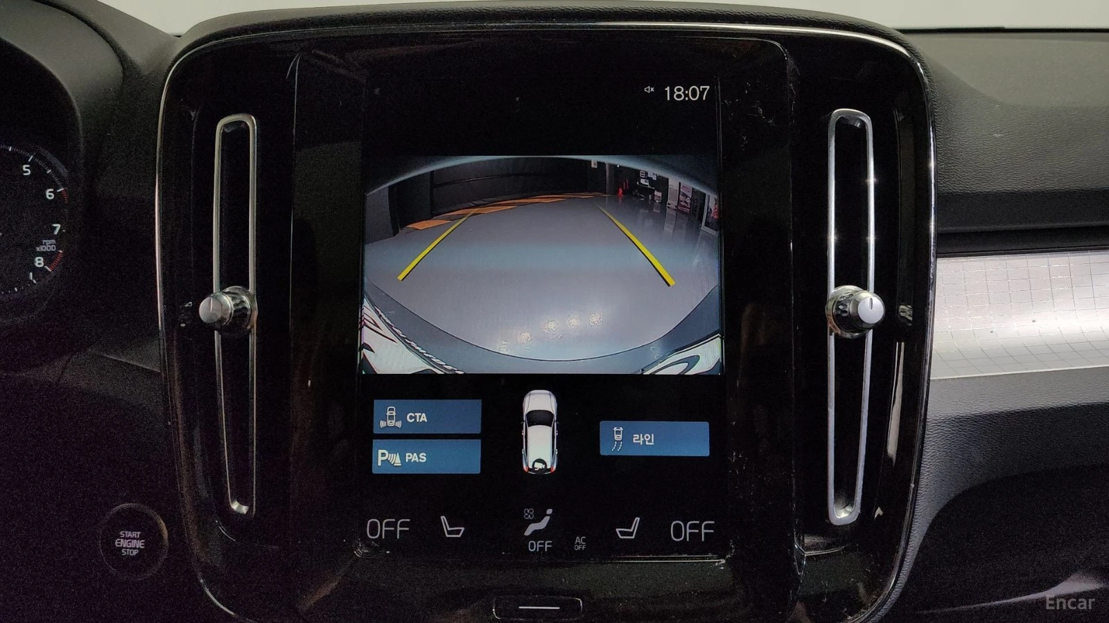 Volvo XC40 * B4* LED* ПАНО* 360* KEYLESS* Camera* ПОДГРЕВ* , снимка 14 - Автомобили и джипове - 55585584